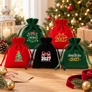 Cadeau invité Noël – pochette en velours 10 × 13 cm à cordon satiné froncé, rouge, vert ou noir, 9 motifs Noël & Nouvel An 2027 - Pamusan.fr