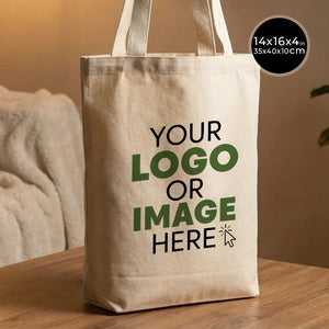 Tote bag beige avec texte personnalisable pour un EVJF présenté sur une surface en bois chez Pamusan