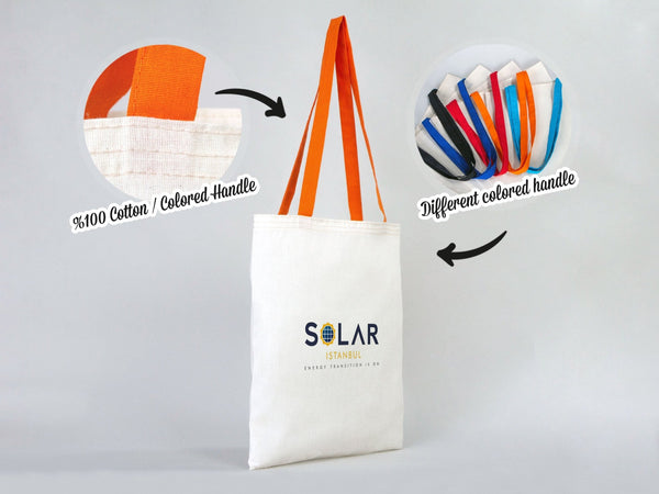 Sac cabas en coton crème montrant sa capacité de 5,9-6,8 kg. Il contient une tablette et un magazine. Autour, une autre tablette, un carnet, des lunettes, des écouteurs, un portefeuille et des produits de maquillage sont disposés. - Pamusan